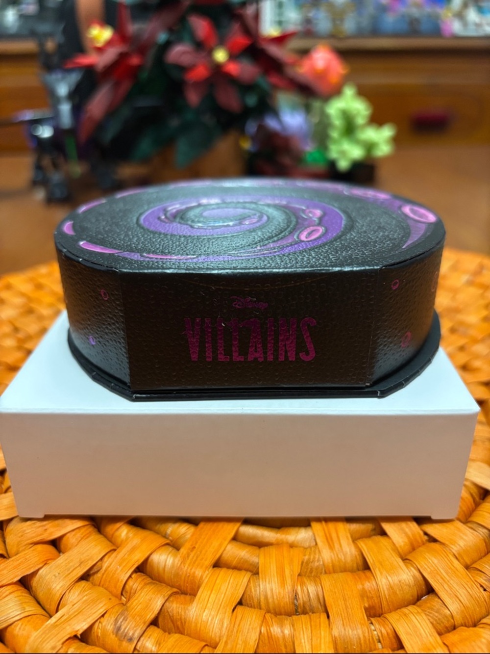 Besame Cosmetics Ursula's Shell Compact Highlighter - Picture 8 of 13